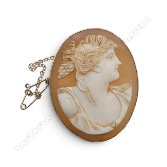 9ct ROSE GOLD FRAMED CAMEO finely carved elegant woman. 10.5gms