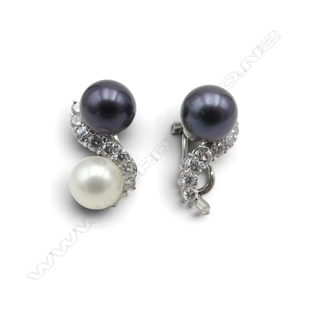 PR 10CT WG PEARL & DIAMOND EARRINGS, 7.6gms (note one white pearl missing) Image 1++