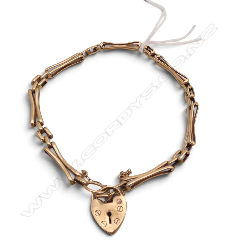 9ct Gold Gate Link Bracelet with heart padlock clasp by Alistair Stewart Jewellers England.8.57gms Image 1++
