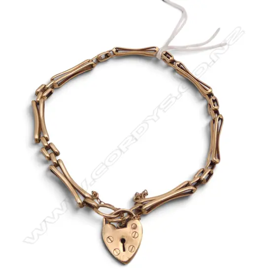 9ct Gold Gate Link Bracelet with heart padlock clasp by Alistair Stewart Jewellers England.8.57gms
