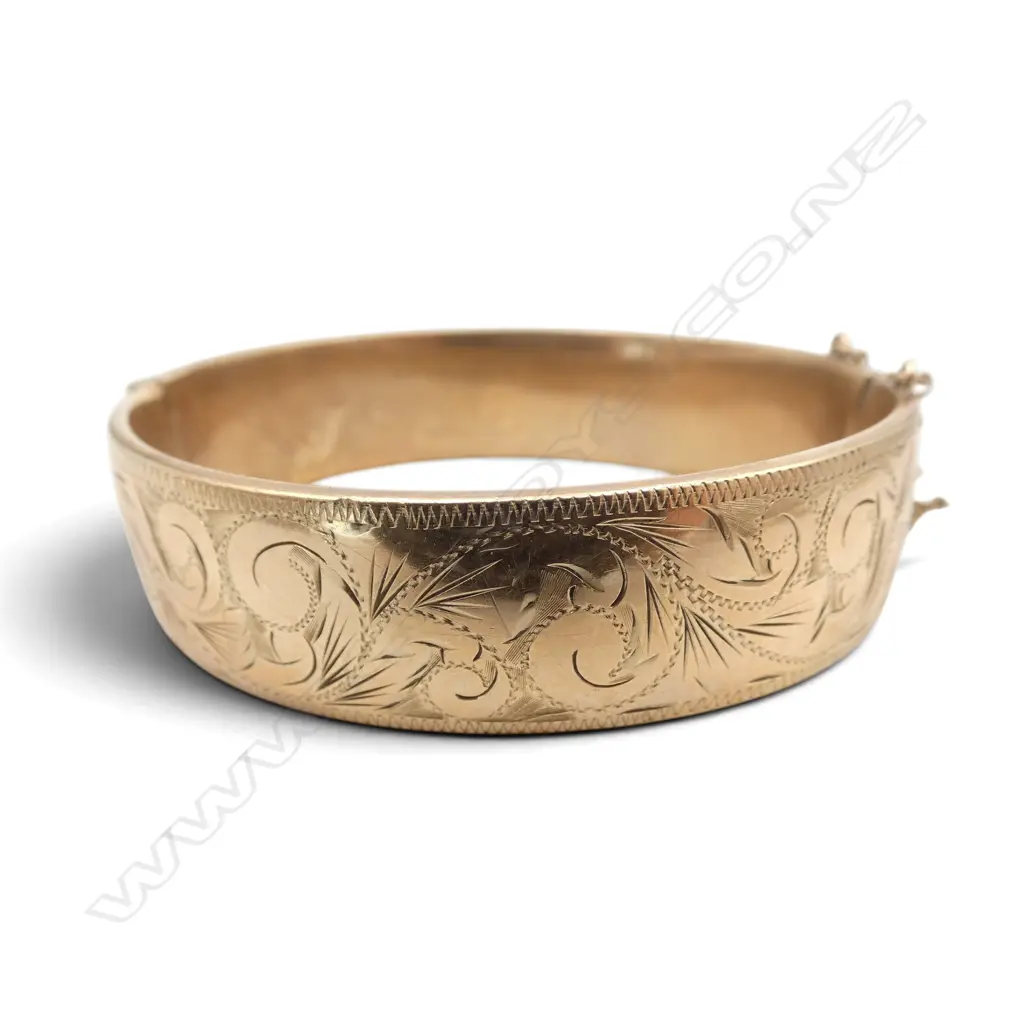 VINTAGE 9ct Y/GOLD ON METAL CORE ENGRAVED HINGED BANGLE 30.83gms Image 1++