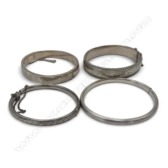 4 STG HINGED BANGLES 58gms