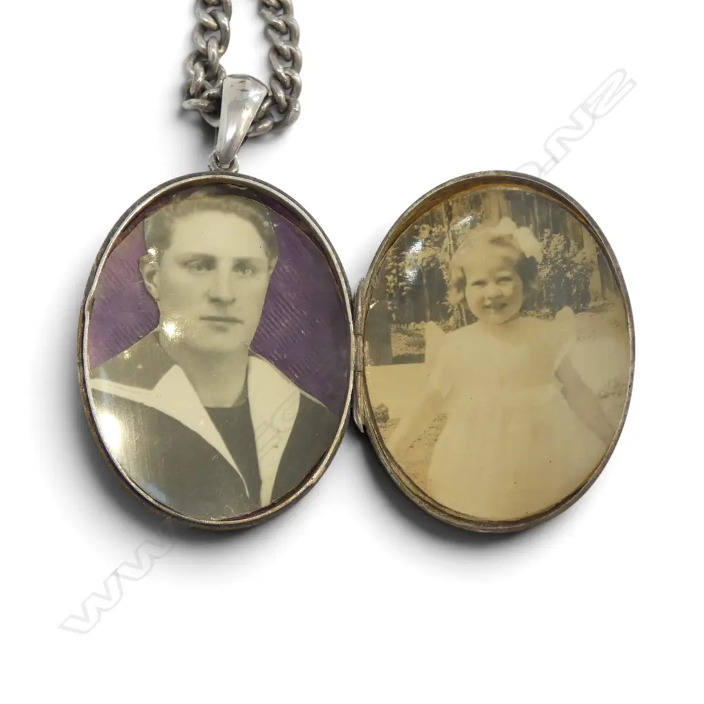 STG SILVER LOCKET 60x35mm ON CHAIN L.490mm 46gms Image 1++