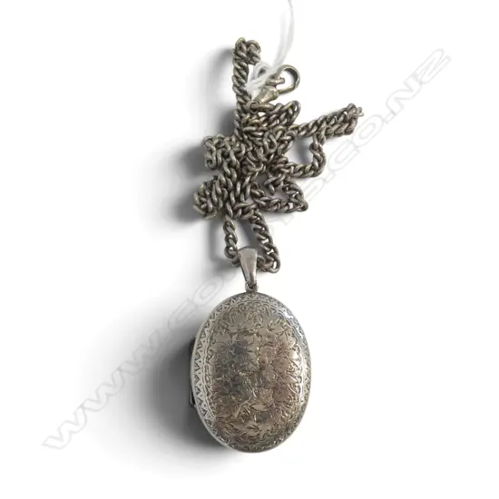 STG SILVER LOCKET 60x35mm ON CHAIN L.490mm 46gms