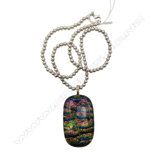 MURANO GLASS PENDANT ON S/SILVER CHAIN 39.8GMS TOTAL WIEGHT