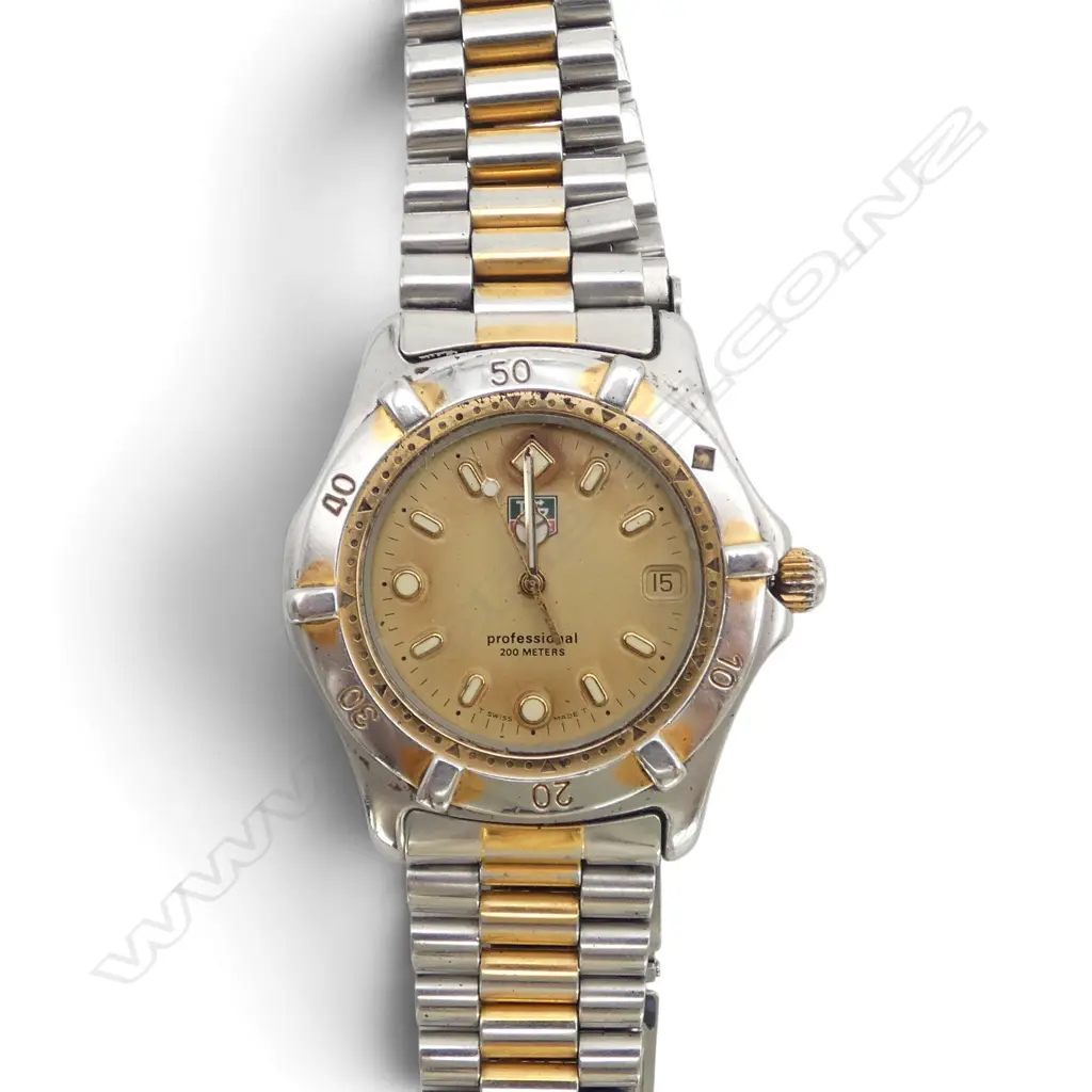 TAG HEUER MENS PROFESSIONAL DIVERS WRISTWATCH WE1120 w. box & guarentee card dated 1995 SHOWING SOME WEAR Image 1++