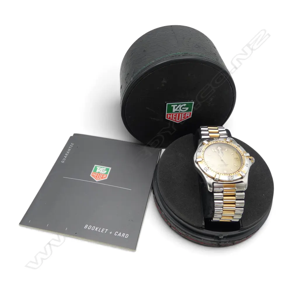 TAG HEUER MENS PROFESSIONAL DIVERS WRISTWATCH WE1120 w. box & guarentee card dated 1995 SHOWING SOME WEAR Image 1++