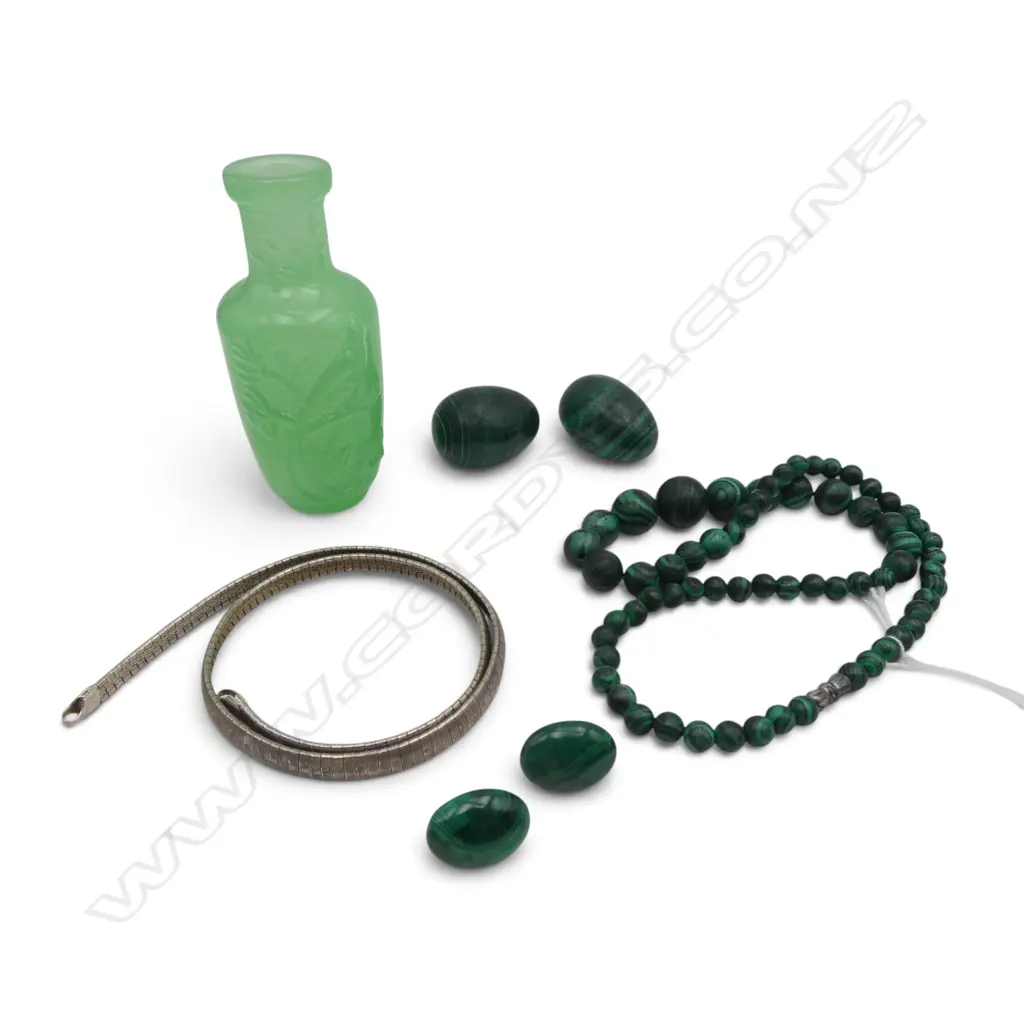 925 NECKLACE L.390mm 25gms + 4 PCES MALACHITE, ORIENTAL GREEN GLASS VASE H.85mm Image 1++