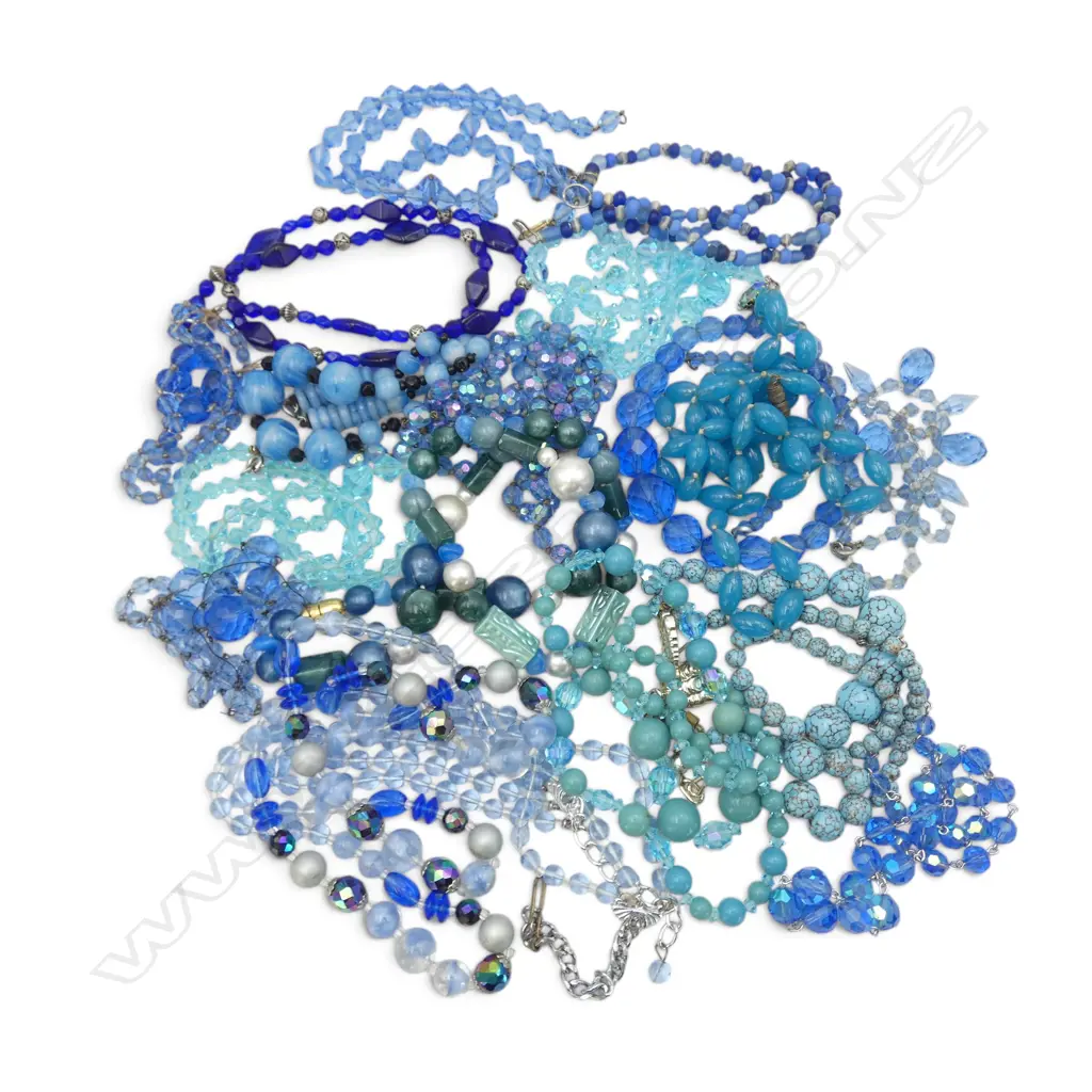 ;LARGE BAG OF VINTAGE BLUE BEAD + OTHERS + PEARL NECKLACES Image 1++