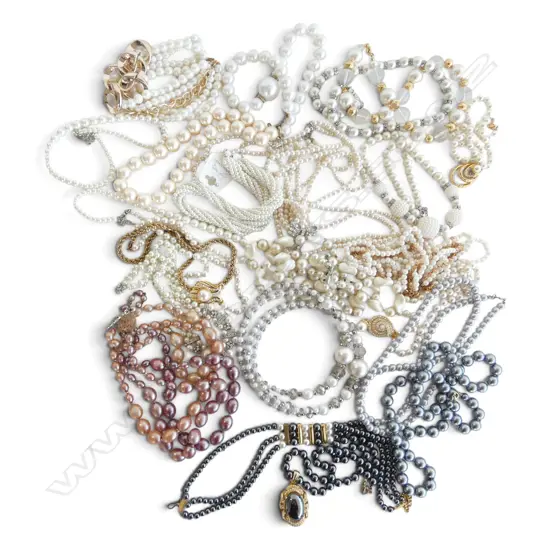 COSTUME PEARL NECKLACES 