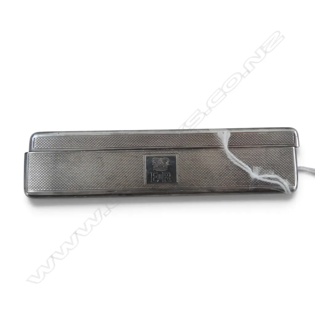 S/SILVER CASED COMB QE2 MONOGRAM TOTAL WIEGHT 40.4GMS Image 1++