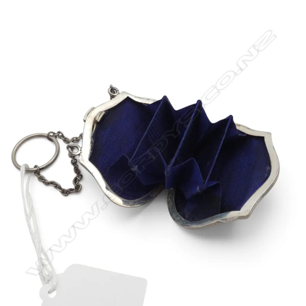 Birmingham 1908 SILVER SMALL PURSE with finger chain. Blue watered silk lining. 30gms Image 1++