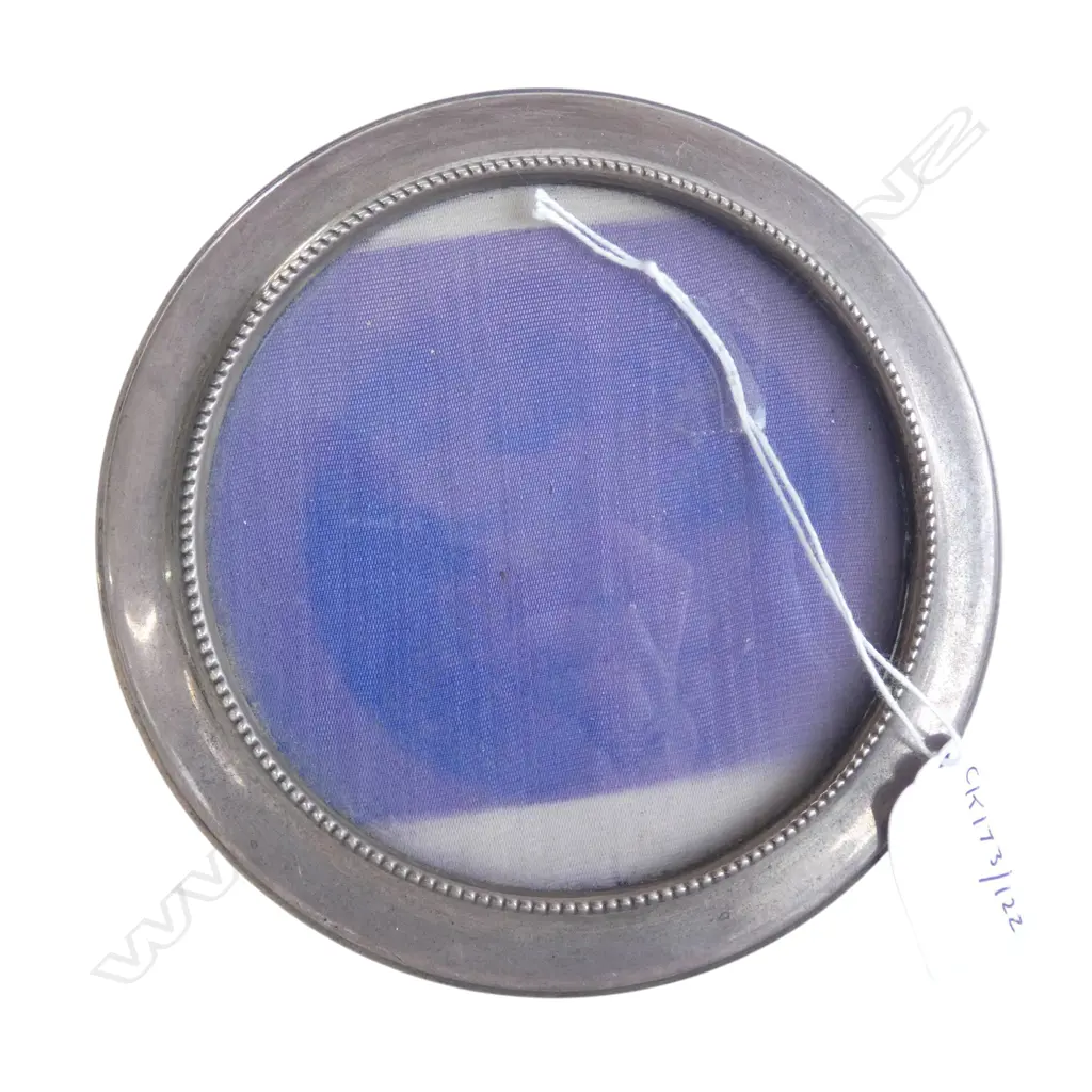 ROUND S/SILVER PHOTO FRAME  Image 1++