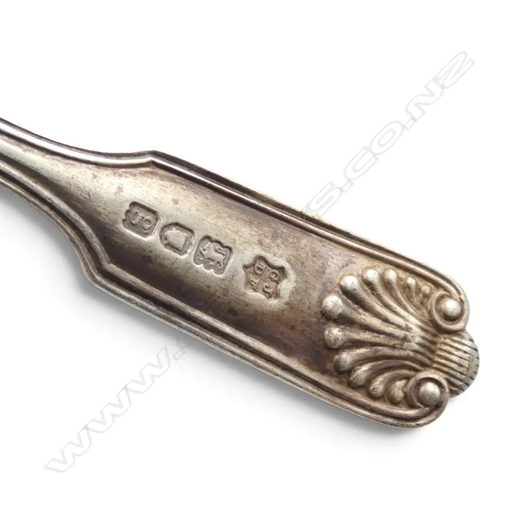 SET 5 LONDON 1902 SILVER SPOONS Fiddle Thread & Shell pattern. 132gms Image 1++