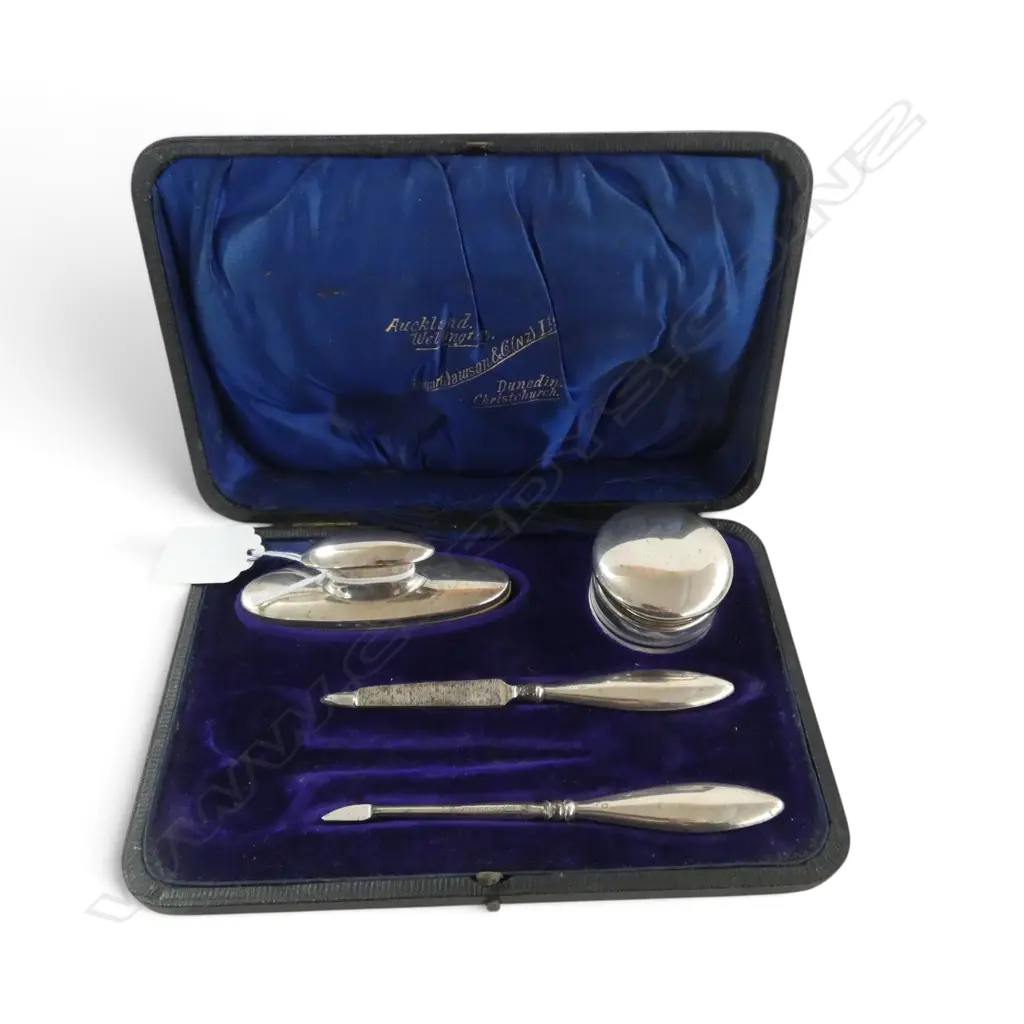 CASED S/SILVER TOPPED MANICURE SET SCISSORS MISSING Image 1++