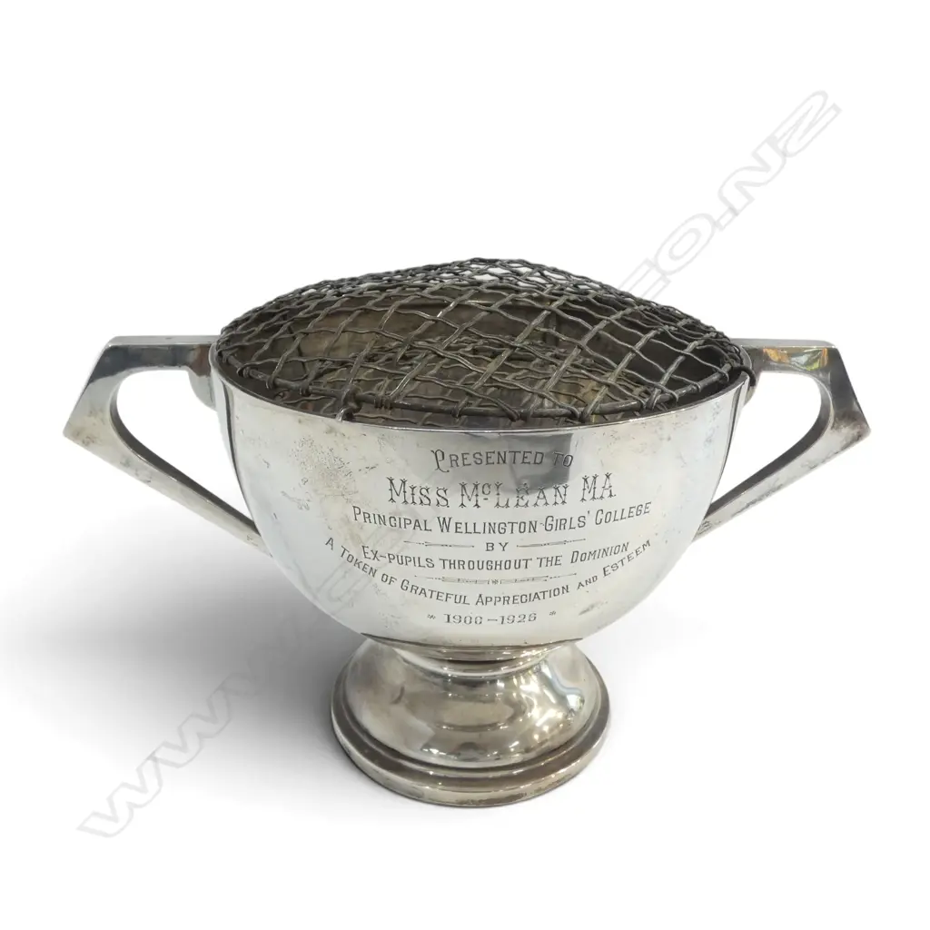 STG SILVER TROPHY CUP 'MISS McLEAN M.A PRINCIPAL WELLINGTON GIRLS COLLEGE 1900-1926' SHEFFIELD 1921 H.170mm 880gms Image 1++