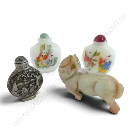 3 ORIENTAL SNUFF BOTTLES + CARVED LION DOG ORNAMENT L.95mm