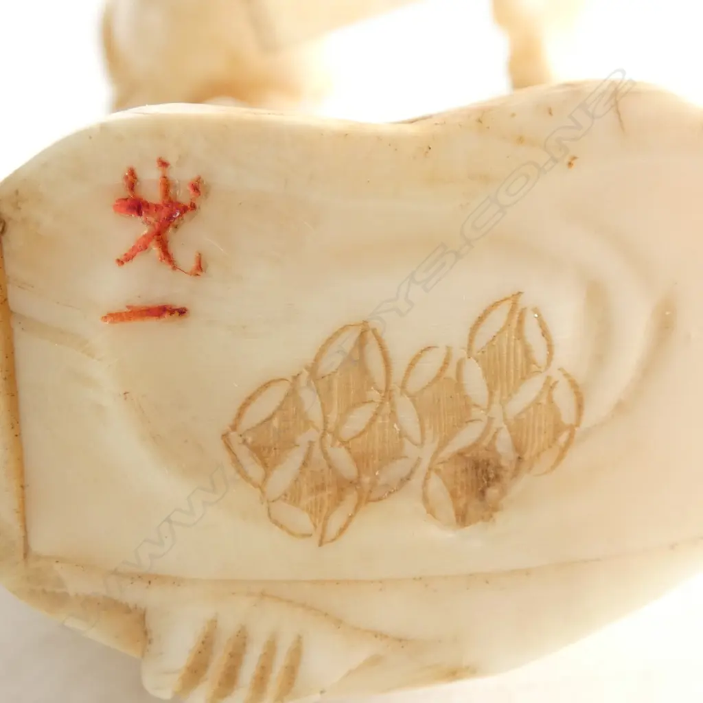 CARVED IVORY NETSUKE OF A CARPENTER some faults H.60mm Image 1++
