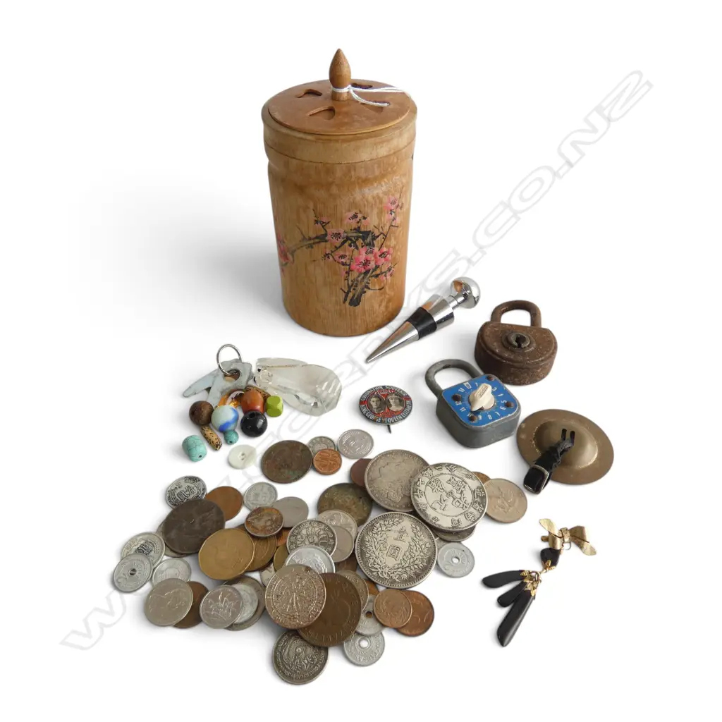 BAMBOO CONTAINER w. ASST. COINS ETC H.165mm Image 1++