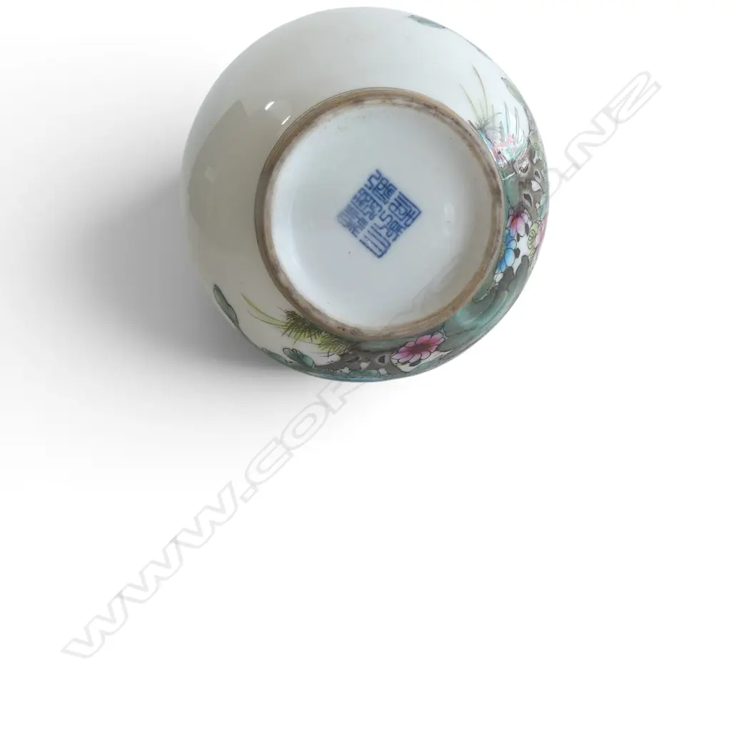 CHINESE FAMILLE ROSE VASE w GILDED NECK, H.155mm w case Image 1++