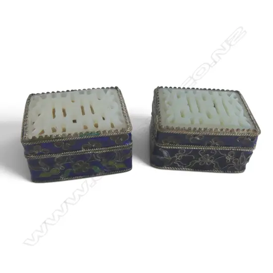 TWO VINTAGE CLOISONNE & JADE SMALL LIDDED BOXES, L.40MM