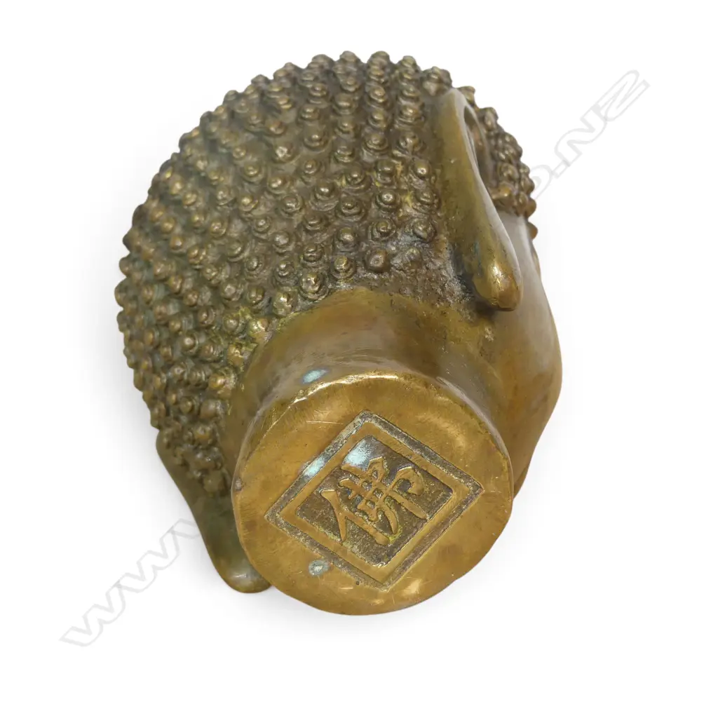 CHINESE CAST BRASS MEDITATIVE BUDDHA HEAD WITH SNAIL CURL HAIR, STAMP AT THE BOTTOM, SOME OXIDATION, 150 X 50MM Image 1++