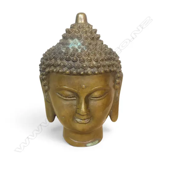 CHINESE CAST BRASS MEDITATIVE BUDDHA HEAD WITH SNAIL CURL HAIR, STAMP AT THE BOTTOM, SOME OXIDATION, 150 X 50MM