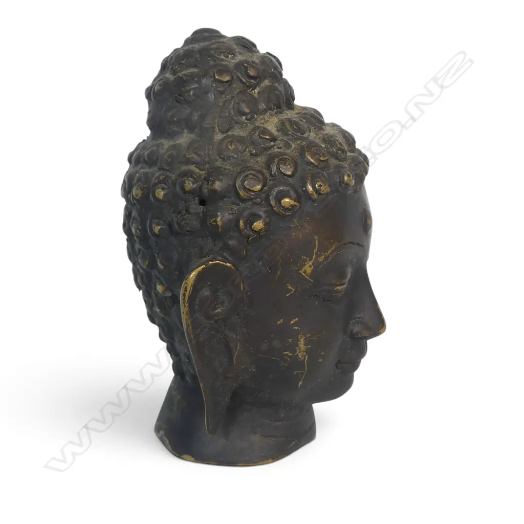 SOUTHEAST ASIAN BRONZED BUDDHA HEAD WITH TRADITIONAL CURLED HAIR DETAILS, DARK PATINA WITH GOLDEN HIGHLIGHTS, 100 X 35MM Image 1++