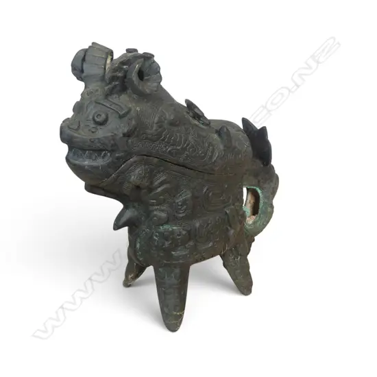 CHINESE ARCHAIC STYLE BRONZE VESSEL WITH LIDDED MYTHICAL HORNED BEAST, STAMP AT THE BASE, SOME OXIDATION, H.180 X 180M