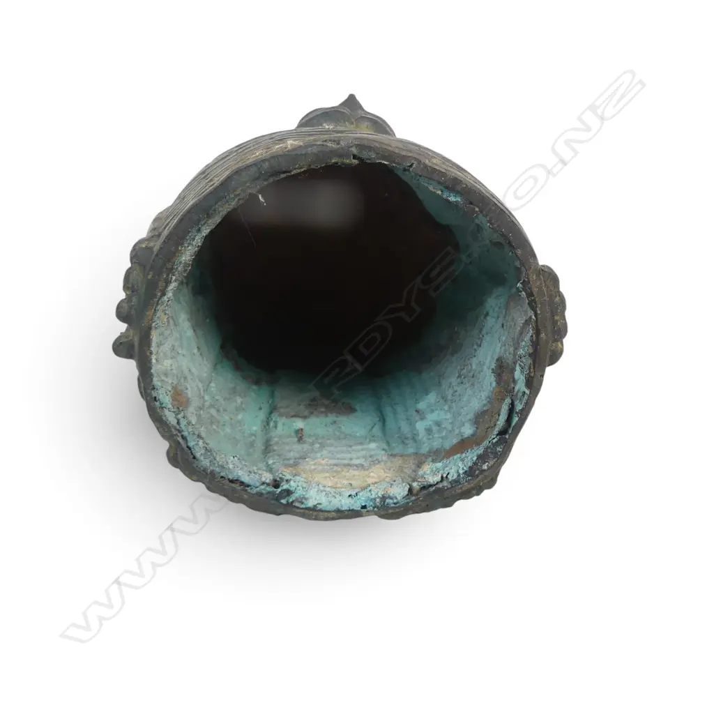 COMMEMORATIVE  BRONZE STYLIZED HEAD IN THE STYLE OF THE BENIN BRONZES WITH AGED PATINA, 200 X 120MM Image 1++