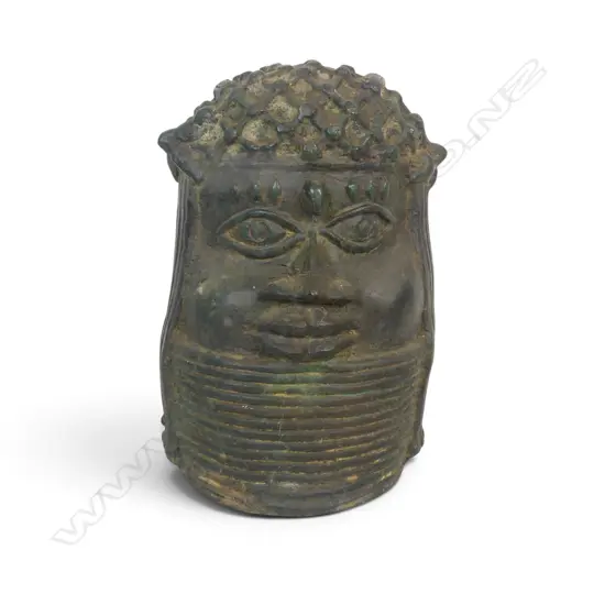 COMMEMORATIVE  BRONZE STYLIZED HEAD IN THE STYLE OF THE BENIN BRONZES WITH AGED PATINA, 200 X 120MM