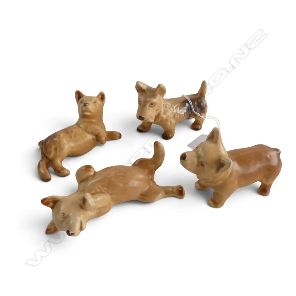 4 SML SYLVAC DOGS, H.70-90mm Image 1++