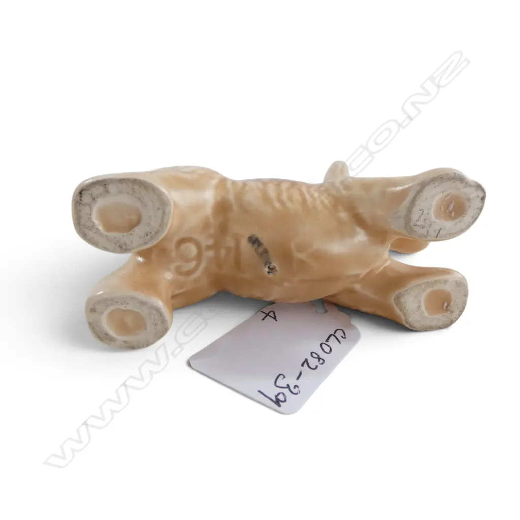 4 MINIATURE SYLVAC DOGS, H.40-60mm Image 1++