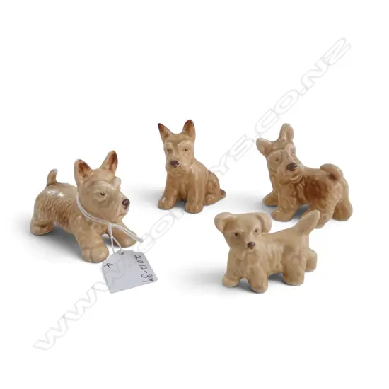 4 MINIATURE SYLVAC DOGS, H.40-60mm