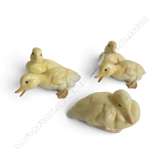 VINTAGE 3 PC PORCELAIN DUCKLING SET by Stefan Wolfgang for Hutschenreuther, 70x100mm