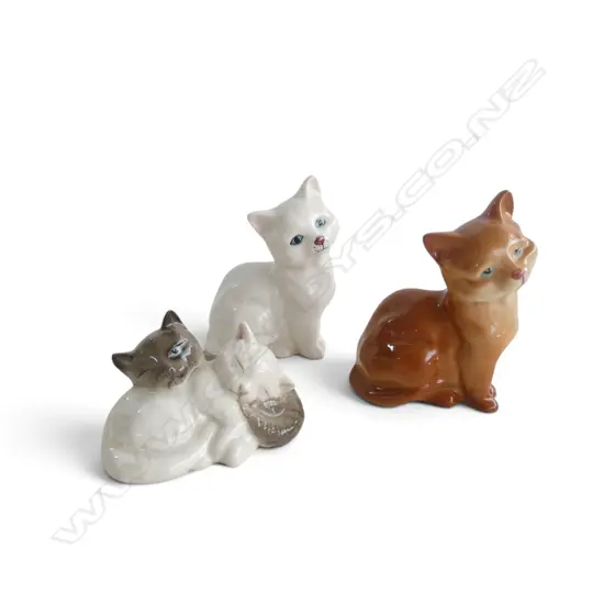 3 ROYAL DOULTON SML CAT FIGURINES, H.40/70/70mm