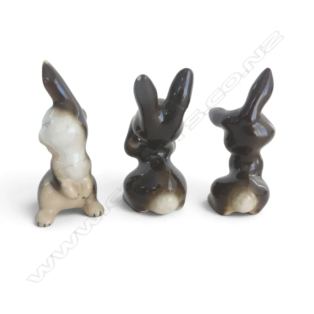 TRIO OF MINIATURE CERAMIC RABBIT FIGURINES, TALLEST 75MM Image 1++