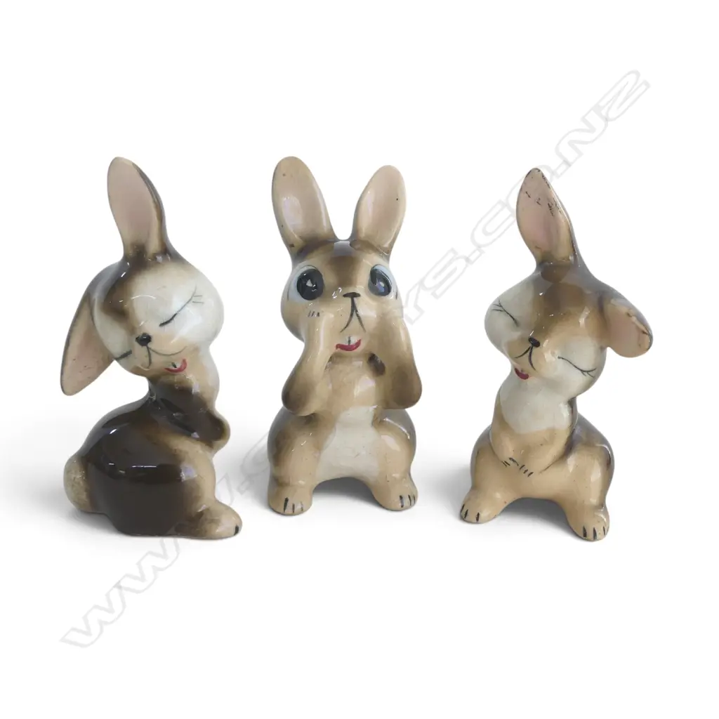 TRIO OF MINIATURE CERAMIC RABBIT FIGURINES, TALLEST 75MM Image 1++