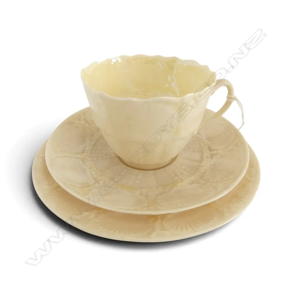 BELLEEK 'SCALLOP' SEASHELL TRIO Image 1++