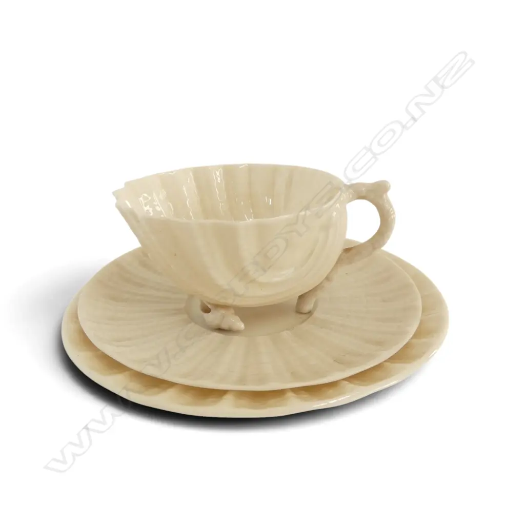 BELLEEK SEASHELL TRIO Image 1++