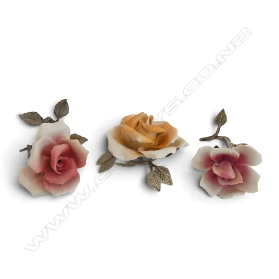 3 CAPODIMONTE FLORAL ROSE SCULPTURES ON BRASS STEMS, H.115MM