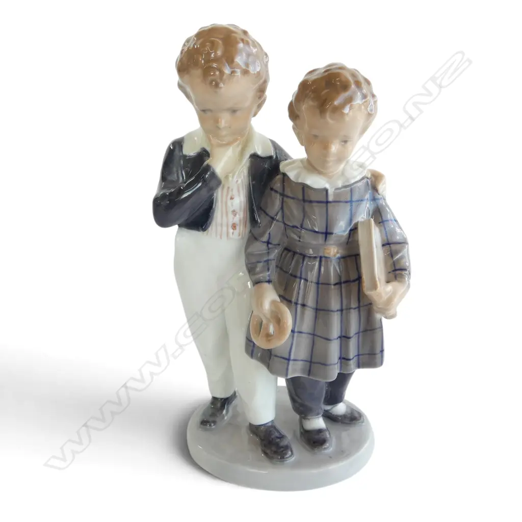 ROYAL COPENHAGEN FIGURINE flight to america by Chr. Thomsen 1969/74 H.220mm Image 1++