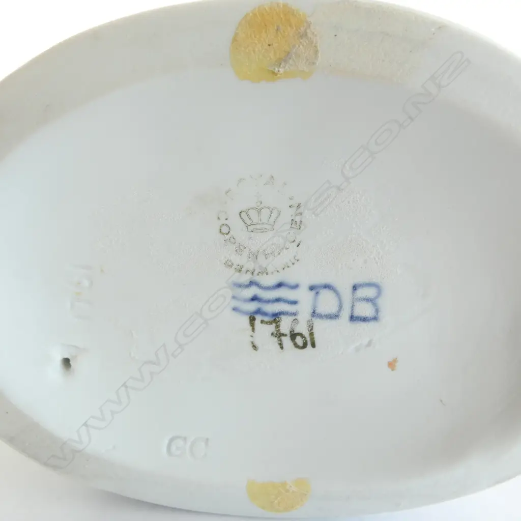 ROYAL COPENHAGEN FIGURINE flight to america by Chr. Thomsen 1969/74 H.220mm Image 1++