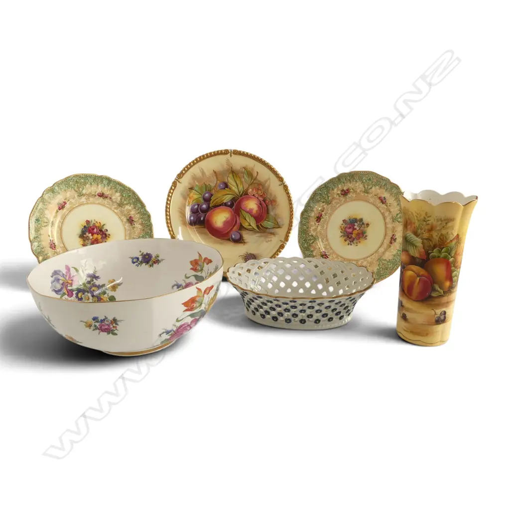 6 PCES CHINA; AYNSLEY ORCHARD GOLD PLATE & VASE H.210mm, CAVERSWALL BOWL 265mm dia, PR R. WORCESTER PLATES, LATTICE DISH Image 1++