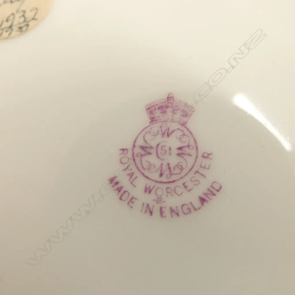 6 PCES CHINA; AYNSLEY ORCHARD GOLD PLATE & VASE H.210mm, CAVERSWALL BOWL 265mm dia, PR R. WORCESTER PLATES, LATTICE DISH Image 1++