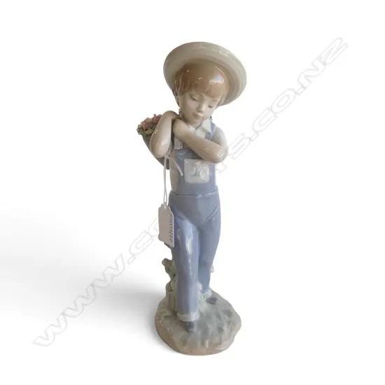 LLADRO FIGURE CHILD WITH FLOWER BASKET H250MM