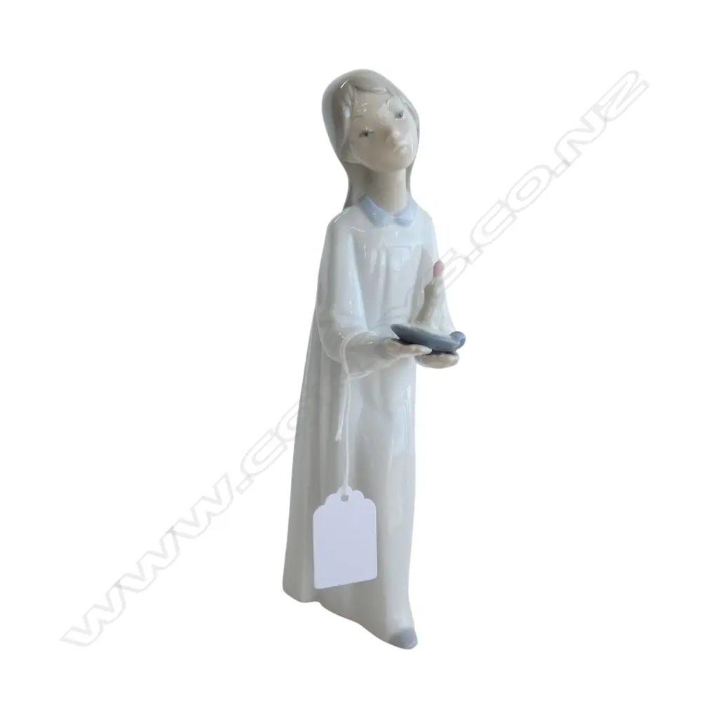 LLADRO FIGURE GIRL WITH CANDLE H210MM Image 1++