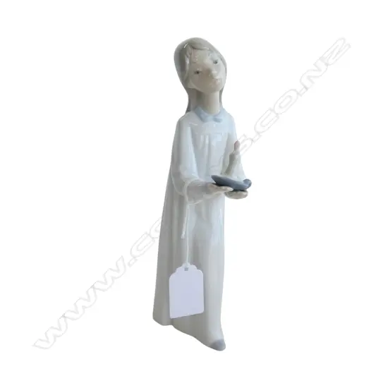 LLADRO FIGURE GIRL WITH CANDLE H210MM