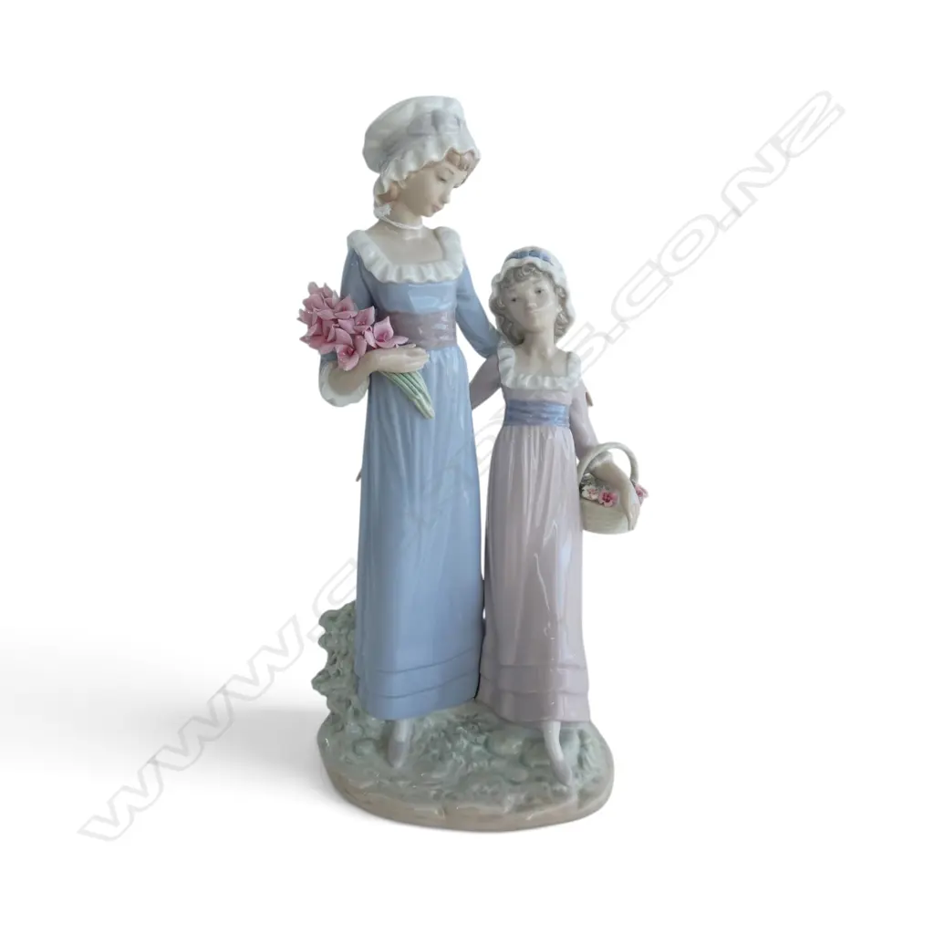 LLADRO FIGURE 2 FLOWER GIRLS H325MM Image 1++