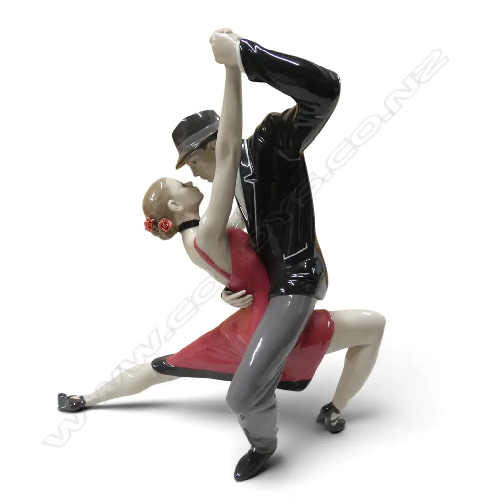 LLADRO 'PASSIONATE TANGO' FIGURINE w. box  Image 1++